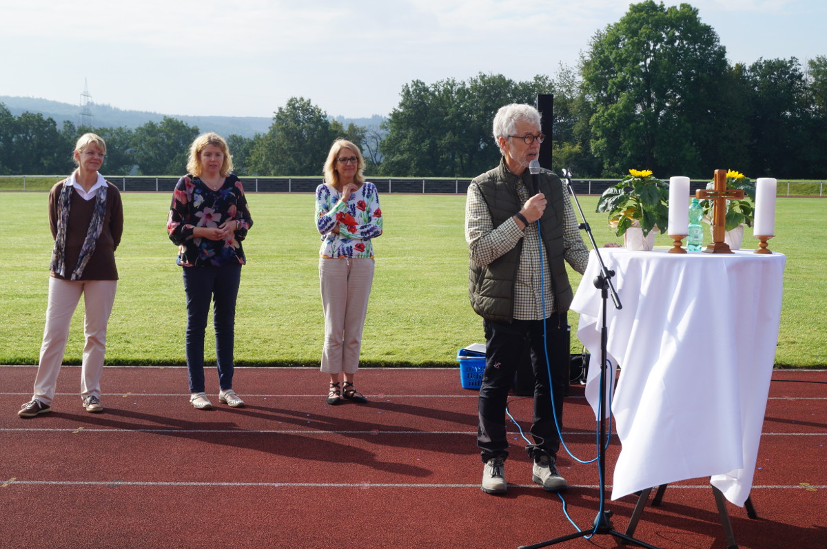 Barbara Kulpe, Diana Nentwig, Andrea Brambach-Becker und Reginald Staenicke bei der Begrung der neuen Fnftklssler. (Fotos: Diana Hedwig)
