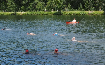 Im Naturfreibad Thalhausermühle werden 300 Meter geschwommen, bevor es per Rad aus dem Seelbachtal hinauf geht. Auch beim Lauf sind einige Höhenmeter zu überwinden. (Foto: VG Hamm)