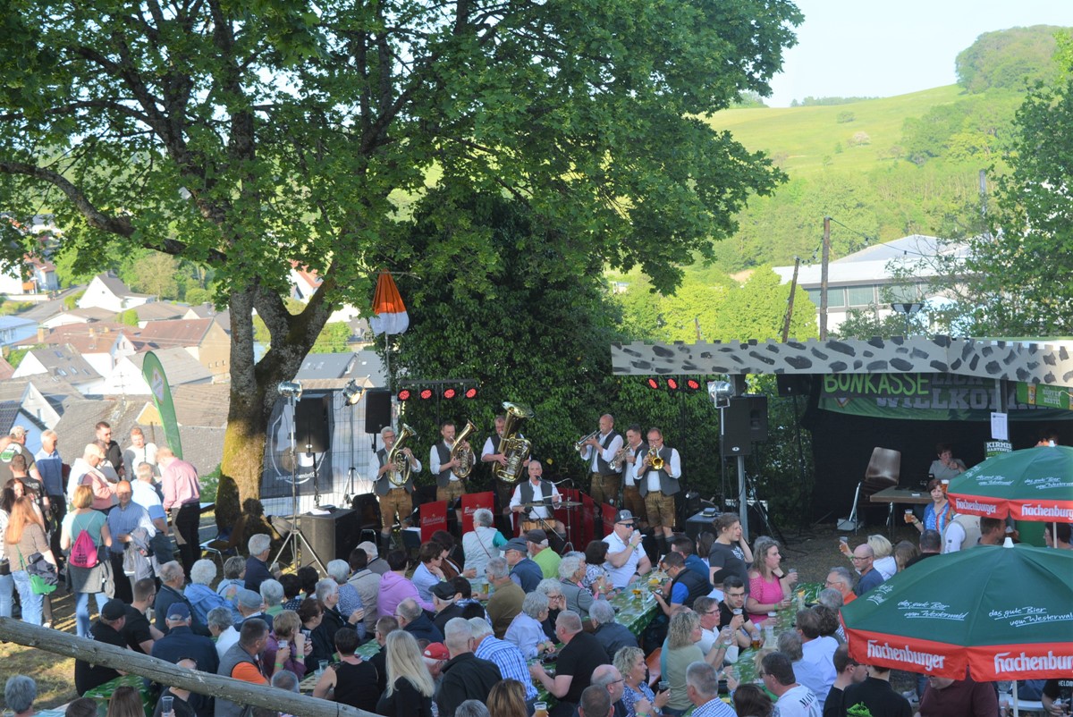 Wenn der "Schmandippen" zum Festival-Gelnde wird... (Fotos: Wolfgang Rabsch / Peter Grg-Reifenberg)