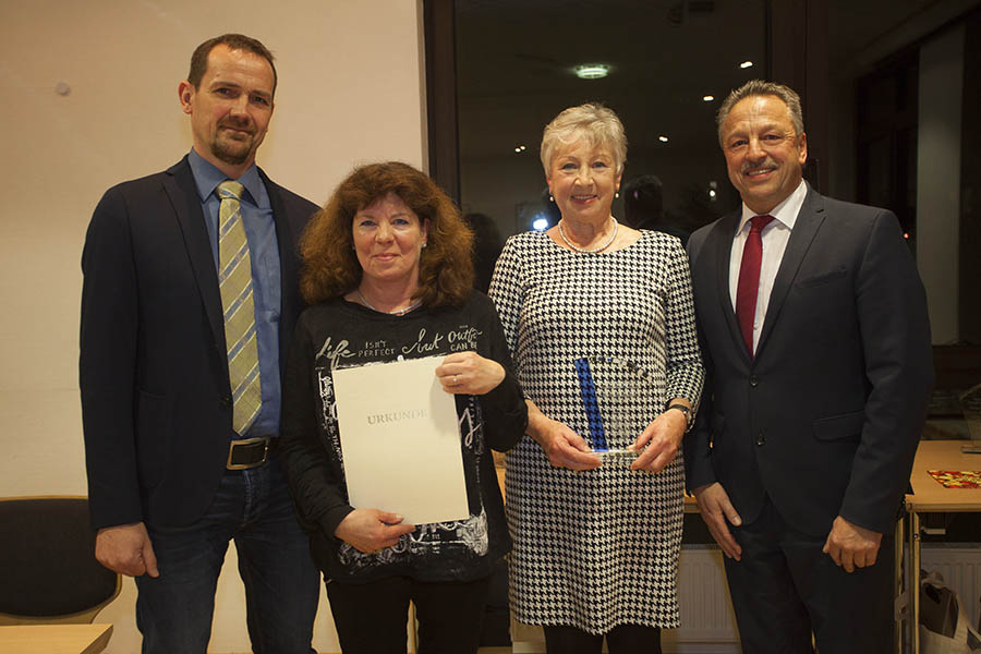 Die beiden Damen wurden mit dem Ehrenamtspreis ausgezeichnet. Foto: Wolfgang Tischler
