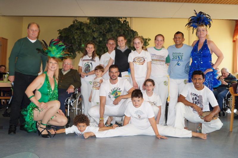 Das Highlight der Woche war der Besuch einer brasilianischen Tanzgruppe, die mit ihren Trommeln Samba-Rhythmen ins Haus und manchen Zuschauer in Schwung brachte. Foto: Fatma Meng