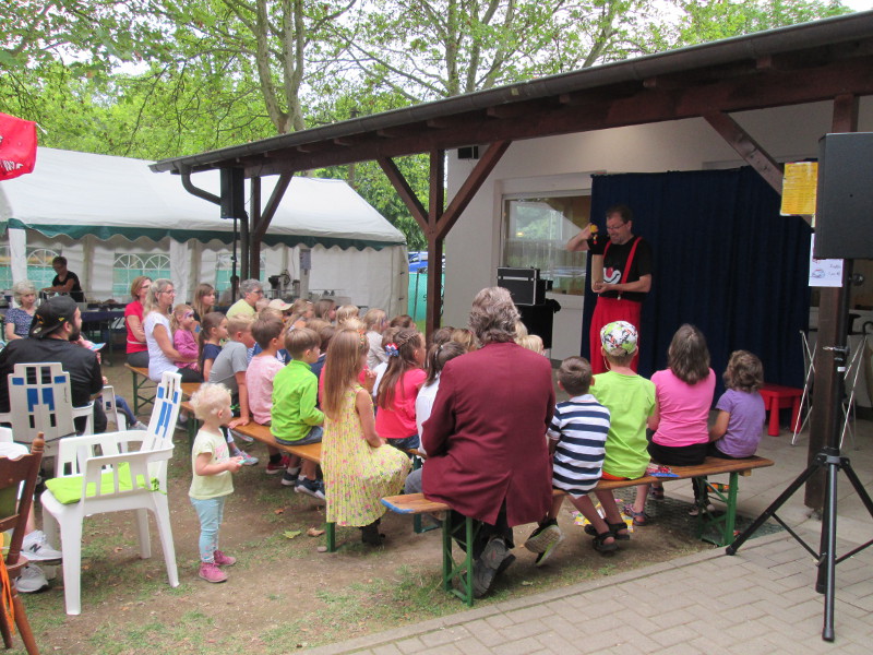 Die Besucher des Heddesdorfer Bergfestes hatten viel Spa. Foto: Dirk Grnewald