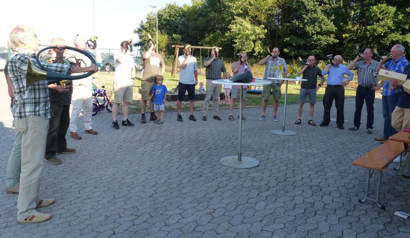 Blsergruppe des Hegerings Puderbach begrt die Gste. Fotos: privat