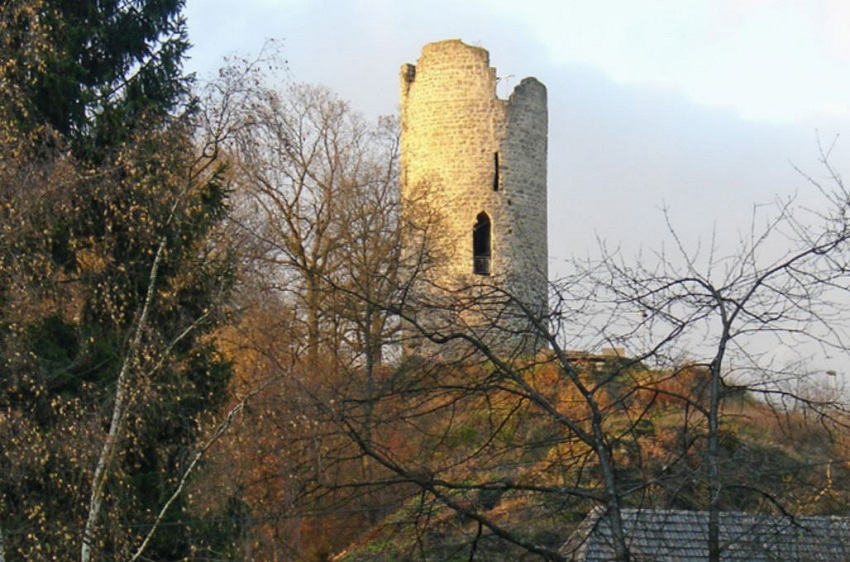 Burgruine Lahr bei Burglahr (Fotos: Heimatverein des Kreises Altenkirchen)