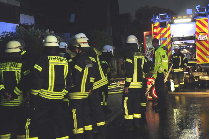 Feuerwehreinsatz in Helmenzen. Hier brannte eine Garage. (Fotos: kk)