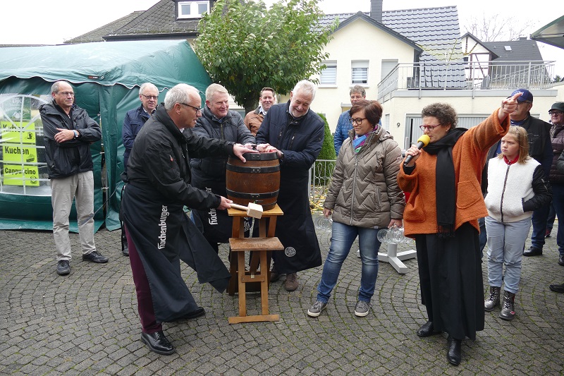 Trotz Regenwetter herrschte buntes Treiben beim Herbtsmarkt in Gebhardshain. (Fotos: ma)