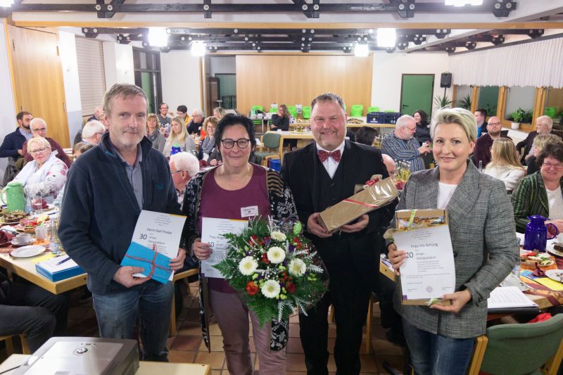 Die langjhrigen geehrten Mitarbeiterinnen und Mitarbeiter (von links): Ralf Priebe, Angelika Schepp, Jens Schawaller und Iris Schrg. Nicht anwesend waren Adelheid Wotsch und Margret Mayer-Boucsein. Fotos: Peter Bongard