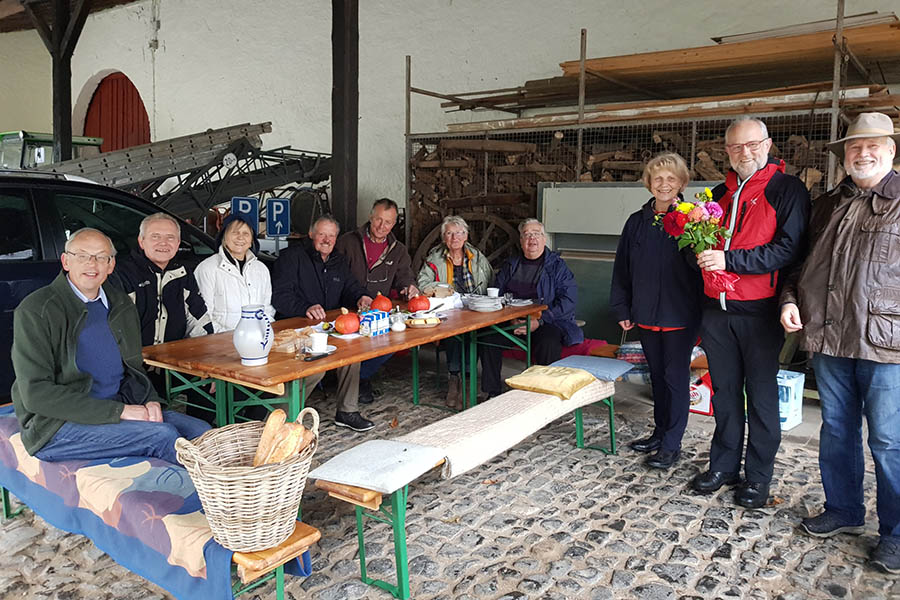 Nach ihrer Wanderung strkten sich Mitglieder und Freunde der CDU Unkel mit einer Krbissuppe. Fotos: privat