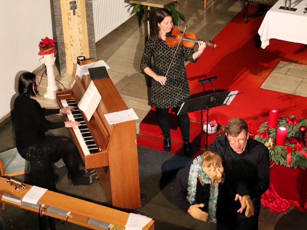 Musik und Erinnerungen: Herr Gerber feiert Weihnachten im Seniorenzentrum Horbach