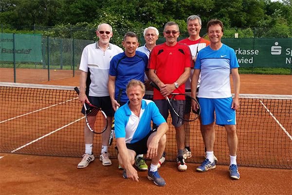 Von links nach rechts: Gunter Hild, Rainer Runkel, Reinhold Schfer (kniend), Robert Lehnert, Hans-Werner Saar, Thomas Kettler, Jrgen Holzkmper. Foto: TC Rot-Weiss Neuwied