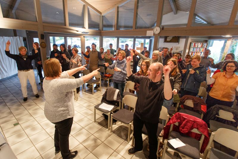 Die Gottesdienste in der Andreaskirche sind auergewhnlich und beziehen die Besucher oft mit ein. Foto: Peter Bongard