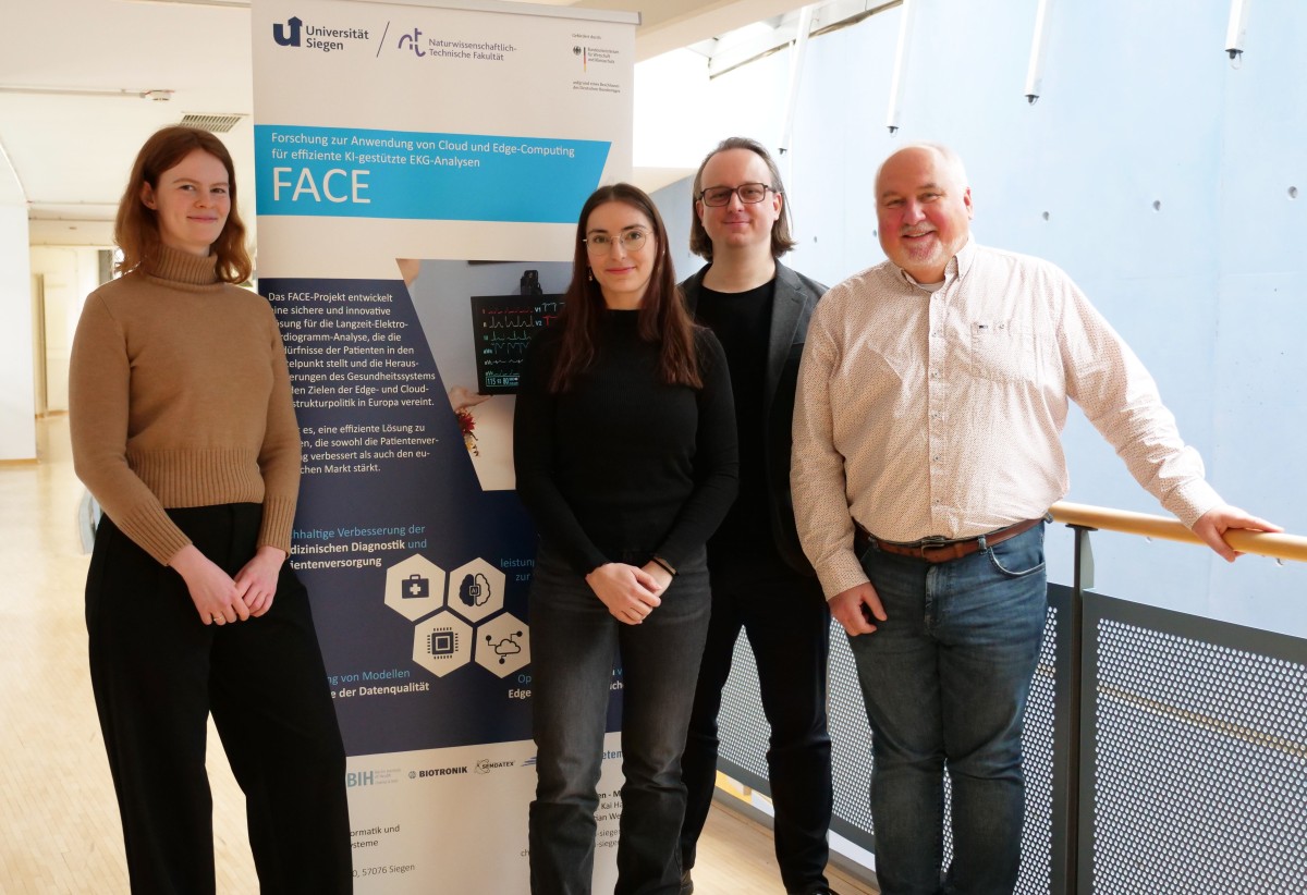 Die Forschungsgruppe "Medizinische Informatik und Graphbasierte Systeme": Jasmin Freudenberg, Annika Steiger, Dr. Christian Weber und apl. Prof. Dr.-Ing. Kai Hahn (v.l.) (Foto: Universit�t Siegen)