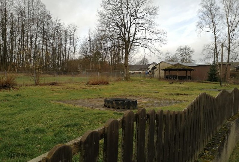 Das Areal des Spielplatzes wird sich in den kommenden Monaten in den Heupelzer Dorfplatz inklusive Dorfgemeinschaftshaus verwandeln. (Archivfoto: hak)