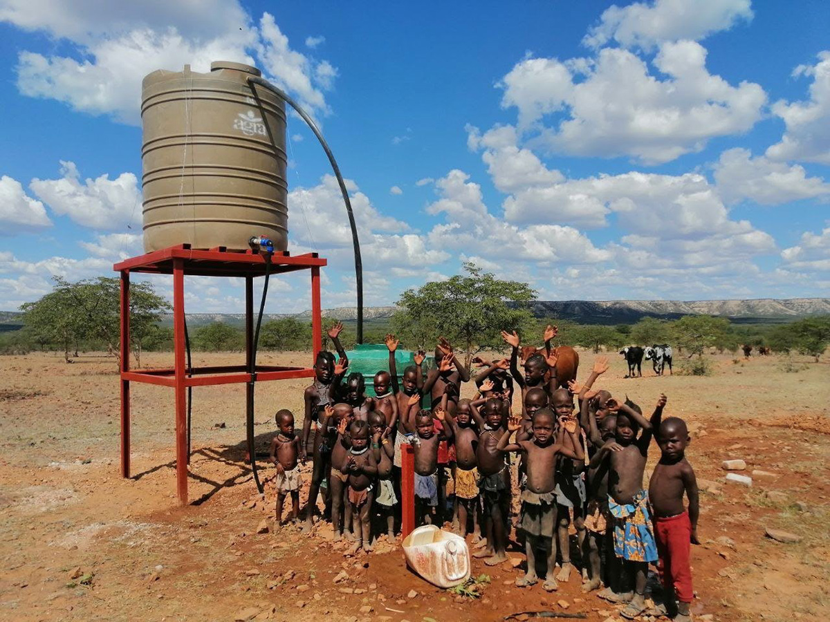 Solar-Brunnenpumpe für Wasserversorgung an der Schule. Bild: Andreas Horn, Kaokoland e.V.