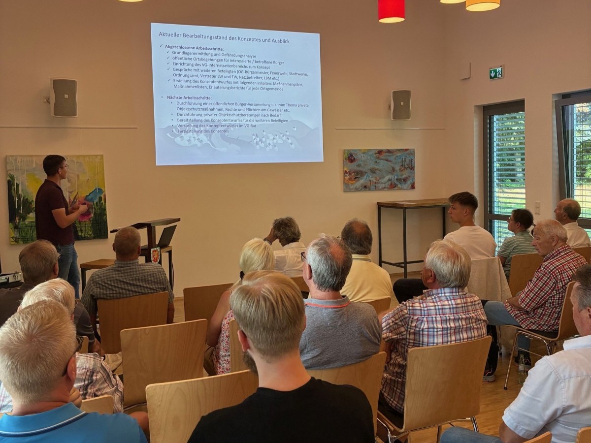 Informationsveranstaltung zum Hochwasser- und Starkregenschutzkonzept der Verbandsgemeinde Hamm (Sieg) (Foto: Jana Richartz/Verbandsgemeinde Hamm (Sieg))