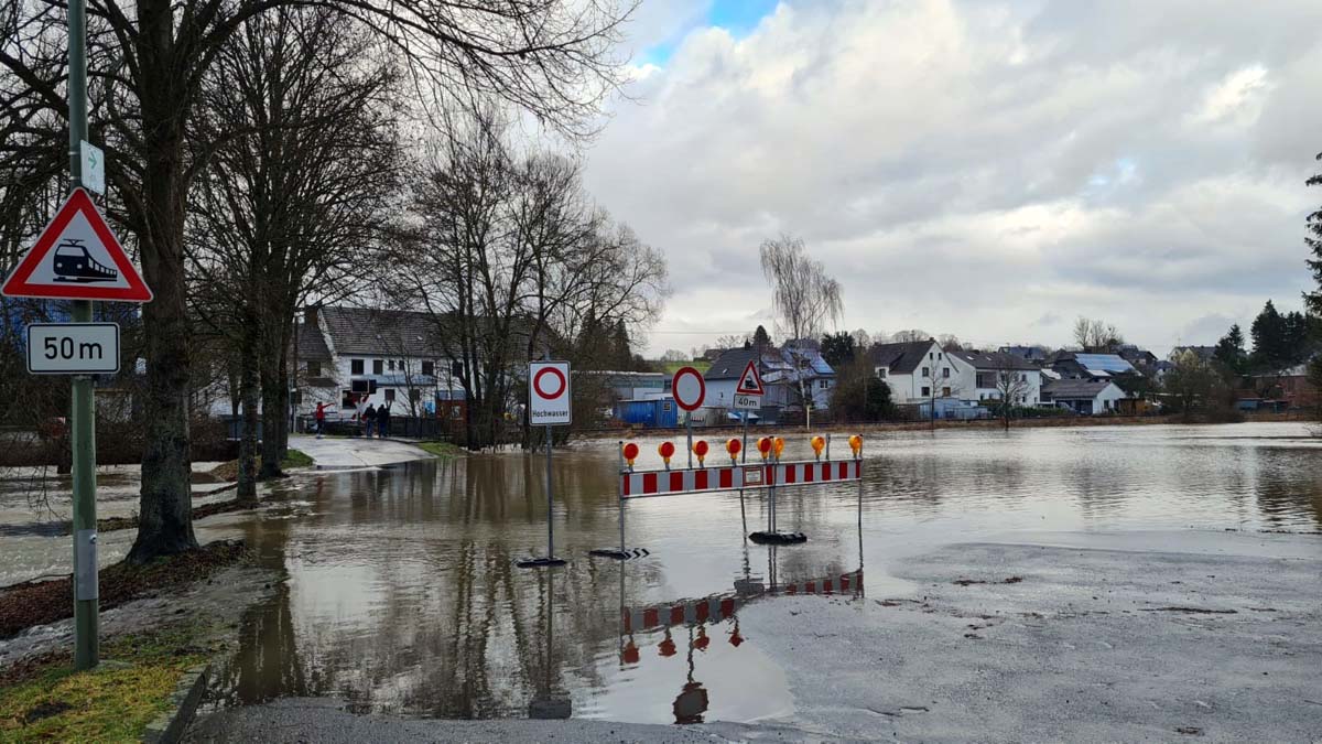 Teilweise mussten Straen gesperrt werden. (Foto: kk)