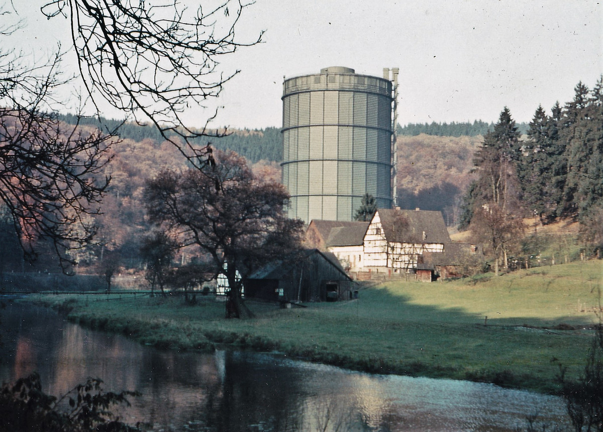 Vor 50 Jahren ist das "Gasometer" bei Hvels gefallen. Der Kollos hat sich bis zum Ende gewehrt. Fotos: Archiv Bernhard Theis