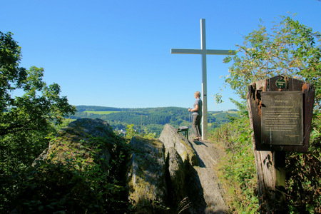 Eine Station auf dem Limbacher Panoramaweg bei den 4. Kleeblattwanderungen: der Aussichtpunkt Hohe Ley. (Foto: Martin Schler)