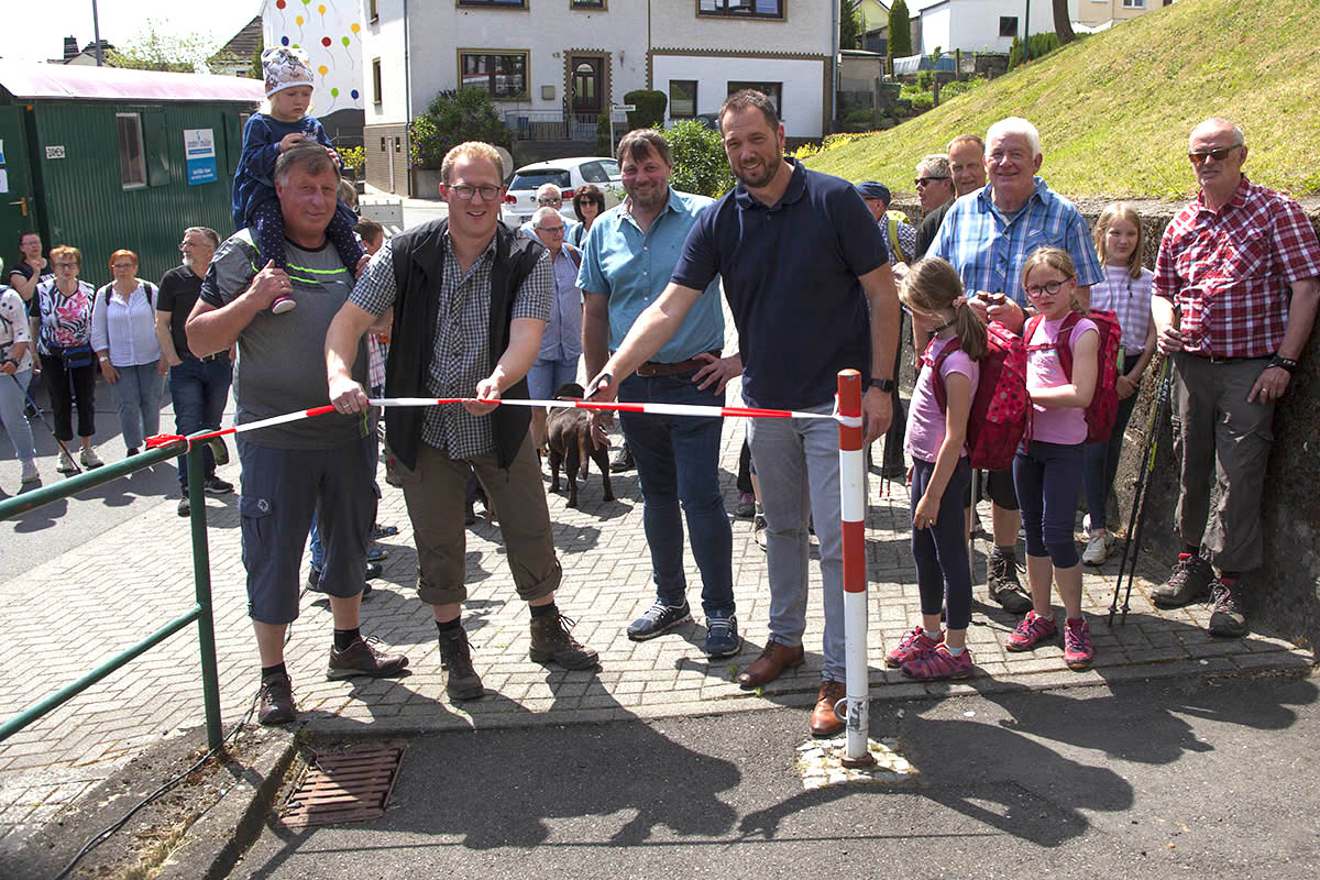 Neuer Wanderweg um Kleinmaischeid erffnet: Holzbockwanderweg