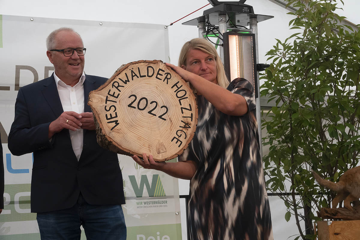 Die Westerwlder Holztage bei der Firma van Roje in Oberhonnefeld sind erffnet