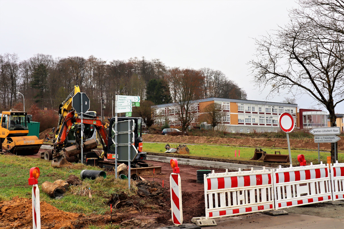 So wie hier krzlich beim Bau der Kreisstrae am Horbacher Seniorenzentrum, so knnten dort auch in den kommenden Jahren Sanierungs- und Neubaumanahmen anstehen. (Foto: Privat)