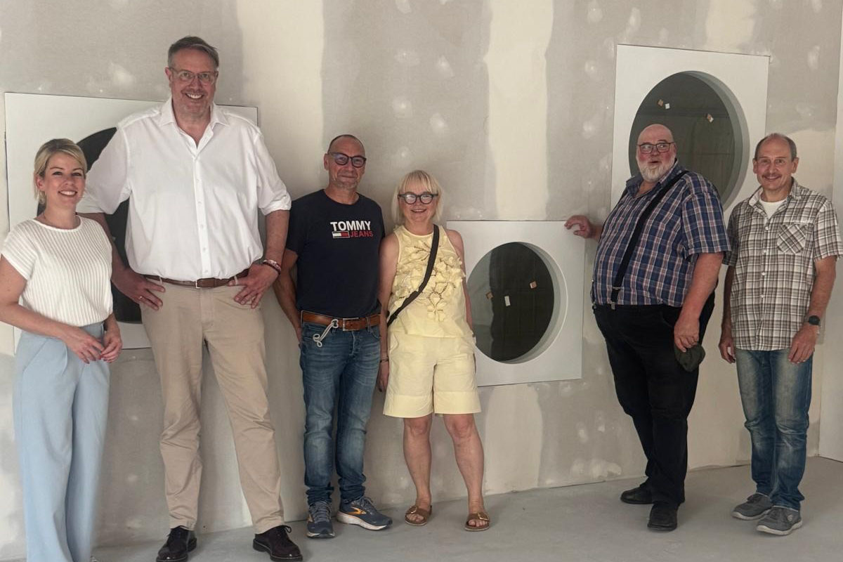Kita Am Schulzentrum/Aufnahme im Rohbau. Von links: Lana Horstmann, MdL, Alexander Schweitzer, Fraktionsvorsitzender, Patrick G�tzke, Kita-Leiter, Kamila Paterek-Riedrich - 1. Beigeordnete, Ulrich Schreiber - Stadtb�rgermeister / Tr�ger und Michael Seidel - Beigeordneter. Foto: Aghid Al-Masalmeh