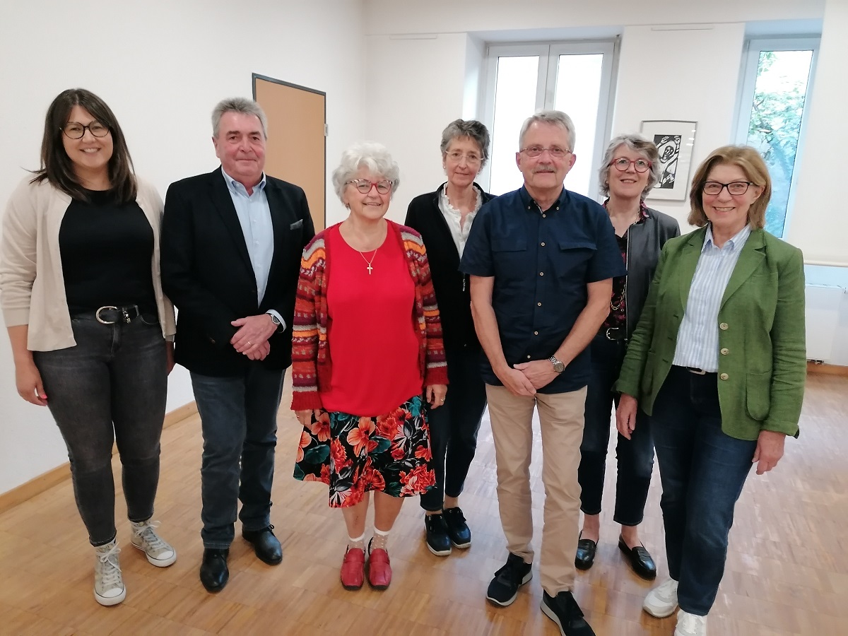 Der Vorstand des Neuwieder Hospizvereins: Jenny Jung, Egon Rademacher, Dr. Ingrid Stollhof, Susanne Isaak-Mans, Hans-Peter Knossalla, Ingrid Schweizer, Ingrid Steyer (von links) (Foto: Beate Christ)