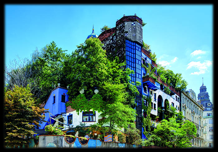 HUNDERTWASSER HAUS WIEN, Ansicht Lwengasse *Architekt Univ.-Prof. Arch. DI Josef Krawina *Planung: Arch. DI Peter Pelikan * Foto: Manfred Steib