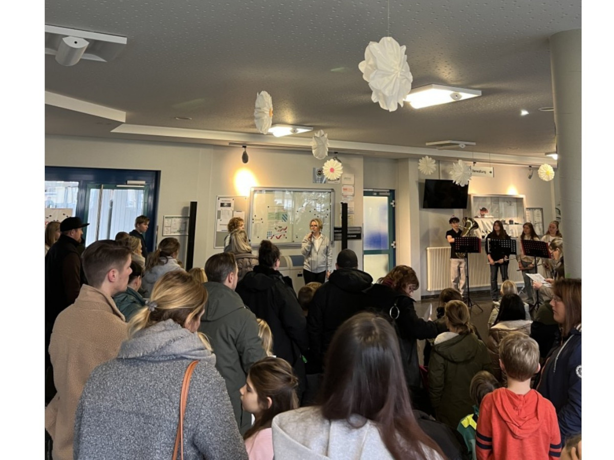 Bildung zum Anfassen: Vielf�ltige Stationen beim Tag der offenen T�r an der IGS Hamm/Sieg