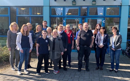 Die engagierten Kooperationspartner am schulinternen Tag der Studien- undBerufsorientierung an der IGS Hamm/Sieg. (Foto: Adrian Bhm)