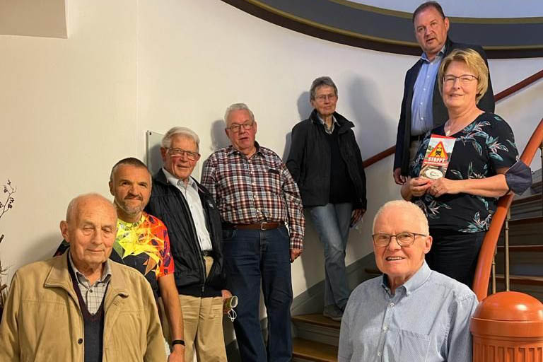 Der neu gewhlte IG-Vorstand (v.l unten hoch nach r.u.) Gerhard Jngling, Robert Dill, Werner Ockenfels, Helmut Oehl, Traute Lorenz, Volker Berg, Beate Kerres, Erich Schneider. (Nicht auf dem Foto Kurt Schrder). Foto: privat