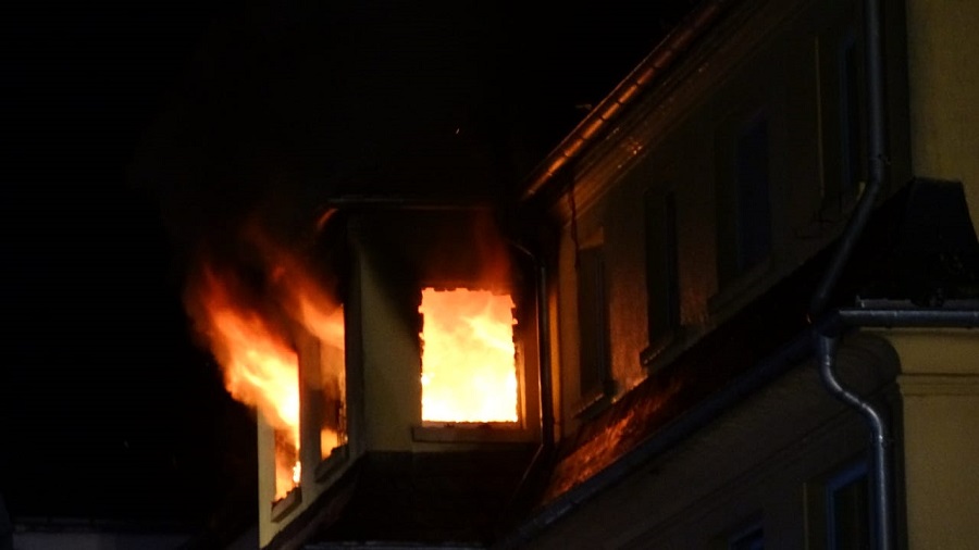 Mehrfamilienhaus in Niederbreitbach stand in Vollbrand