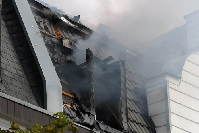 Es brennt in der Dammstrae in Neuwied ein Haus