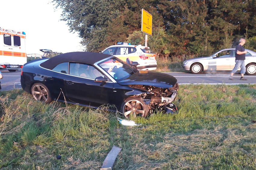 Vorfahrt missachtet  zwei Verletzte