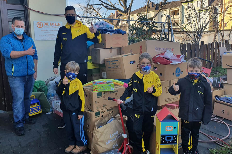 VfL Oberbieber spendet Kinderbekleidung und Spielzeug an Tafel Neuwied