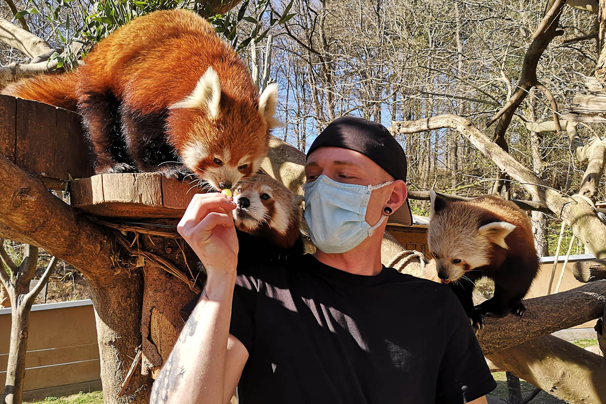 Tierpfleger und ihre Tiere - eine besondere Beziehung im Zoo Neuwied