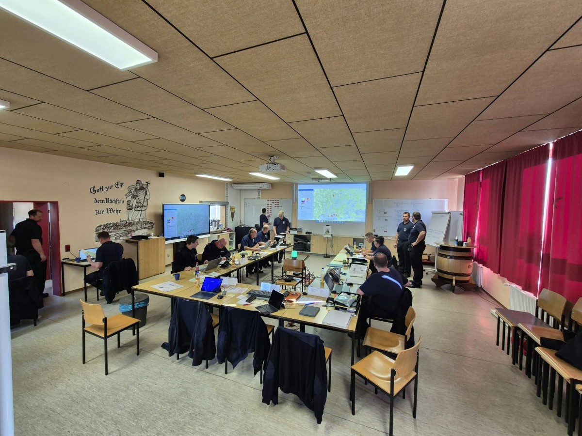 Die Verbandsgemeinden Wissen und Hamm bildeten f�r den Landes�bungstag eine gemeinsame F�hrungsstaffel (Foto: Mark Daniel Eibach, FW VG Hamm)