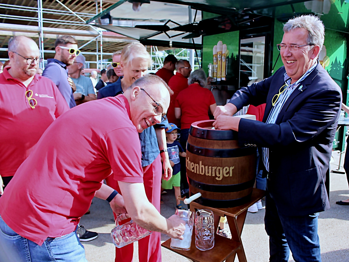 Die Kirmes Montabaur ist offiziell erffnet. (Fotos: Wolfgang Rabsch)