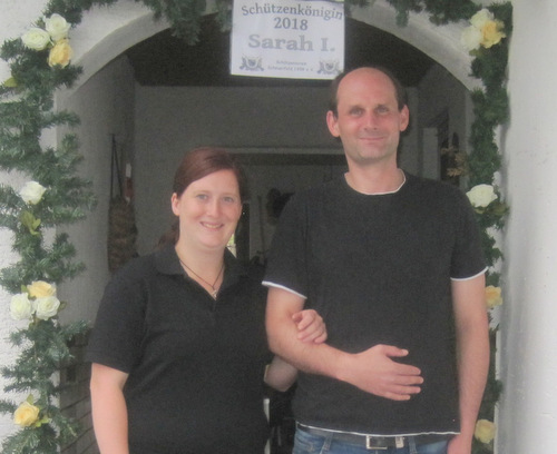 Schtzenknigin Sarah Klein mit ihrem Prinzen Tobias Teumer: Sie freuen sich auf das Schtzenfest-Wochenende in Scheuerfeld. (Foto: Verein) 