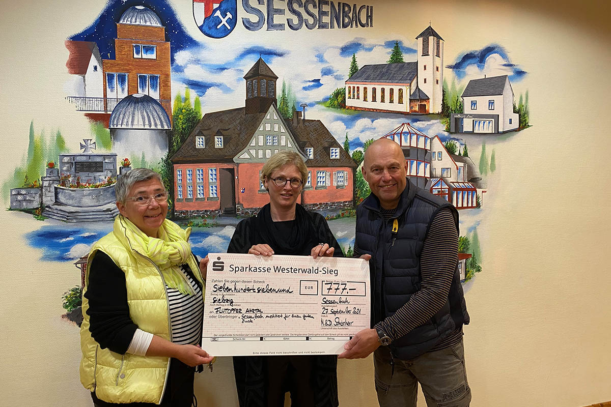 Spendenbergabe. Foto: privat