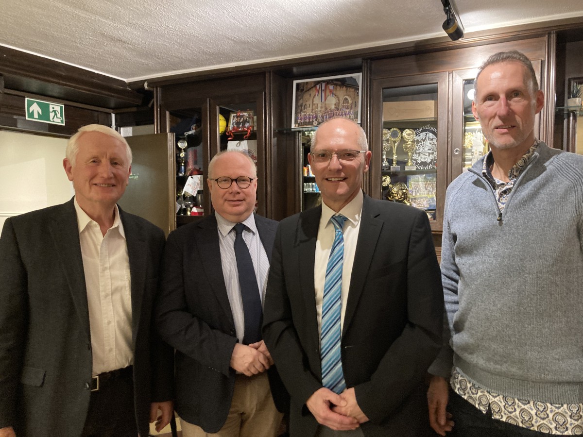 Die CDU-Vorsitzenden von Rheinbreitbach und der Verbandsgemeinde Unkel, Dr. Heinz Schmitz und Markus Fischer, sowie Landtagskandidat Jrgen Schmied und der  Erste Ortbeigeordnete Dr. Thomas Wolter (von links) stellten sich den Fragen der Rheinbreitbacher Brger. (Foto: Petra Baumann-Kreft)