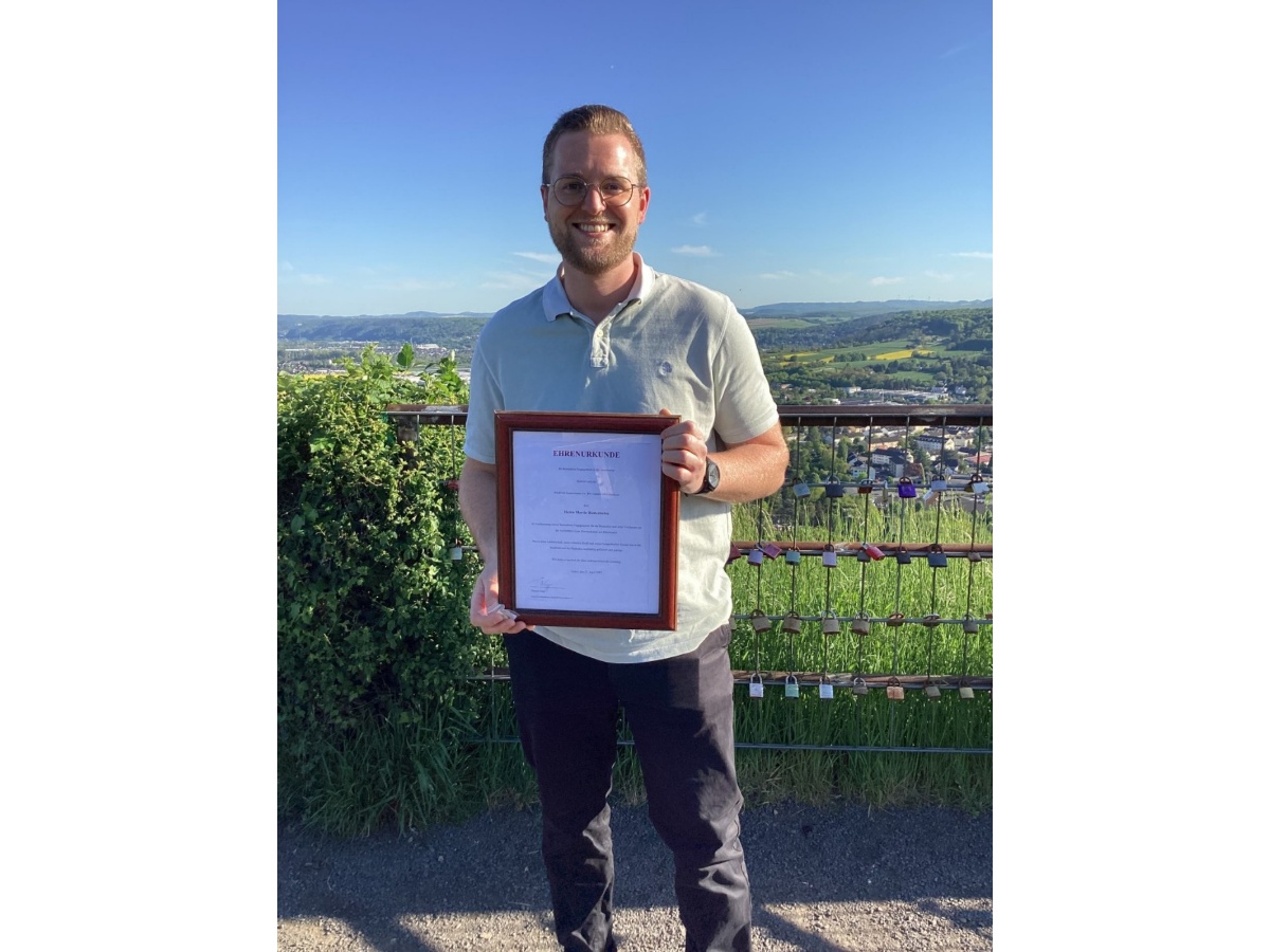 Martin Diedenhofen erhlt die erste Ehrennadel des Regionalverbandes Unteres Mittelrheintal vom Architekturverein Stadtbild Deutschland e.V. (Foto: Thomas Napp/Unteres Mittelrheintal Stadtbild Deutschland e.V.)