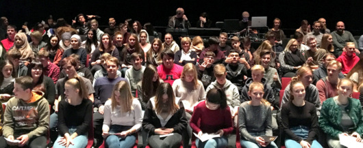 In der vergangenen Woche ging es fr die gesamte Stufe 10 der Integrierten Gesamtschule (IGS) Betzdorf-Kirchen zu einer ganz besonderen Theaterauffhrung ins Siegener Apollo-Theater. (Foto: IGS) 