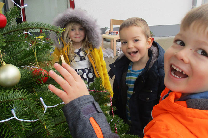 Dreister Diebstahl: Kindern den Weihnachtsbaum geklaut