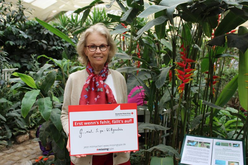 Gabriela Frstin zu Sayn-Wittgenstein-Sayn im Schmetterlingsgarten. Foto: DRK