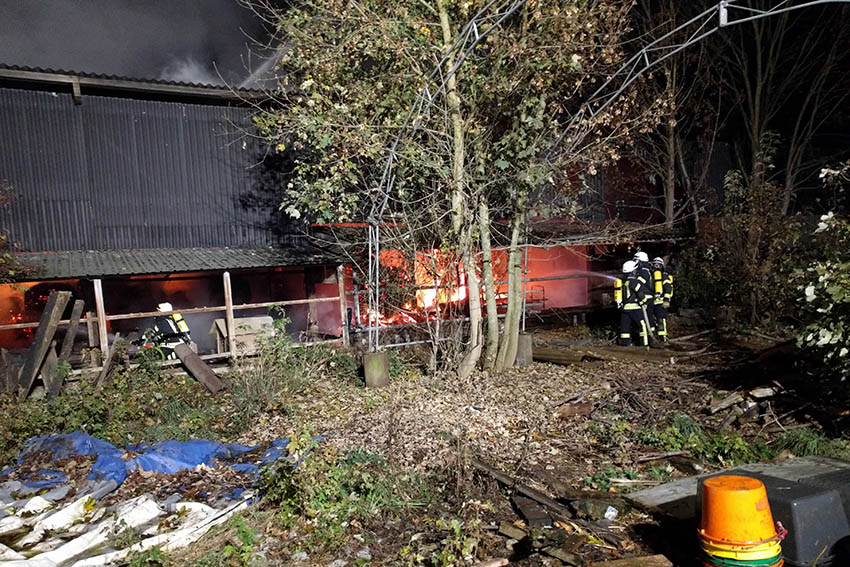 Vollbrand einer Scheune mit angrenzendem Stall in Krmmel