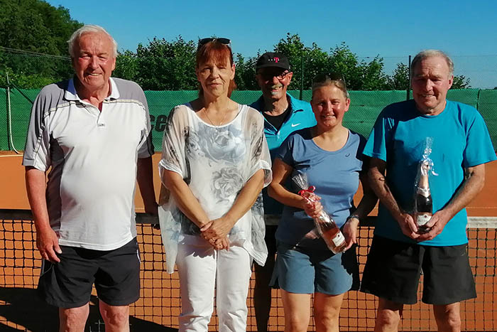 Tennisabteilung SC Kasbachtal jagt dem gelben Ball nach