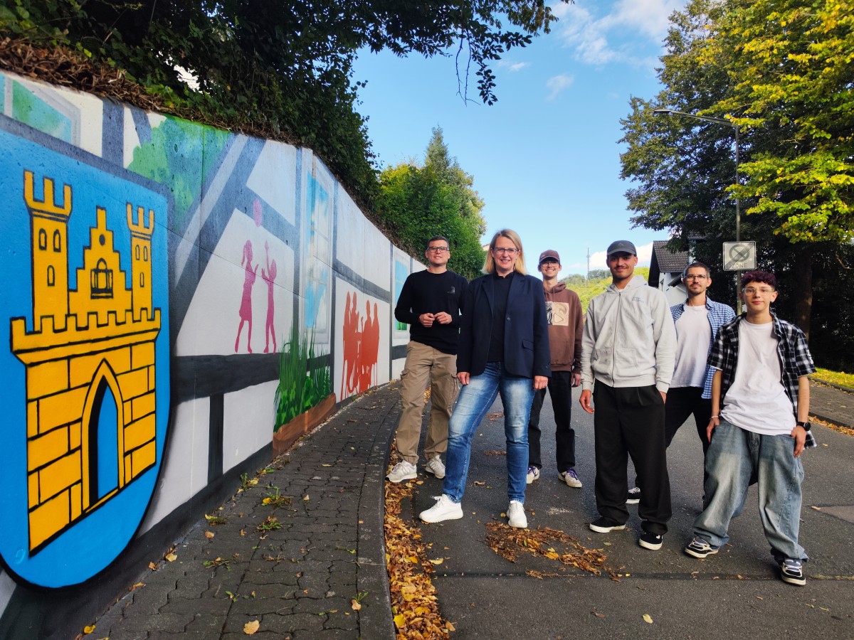 Neuer Anstrich fr die Mauer in der Gartenstrae (Foto: Anke Mickisch)