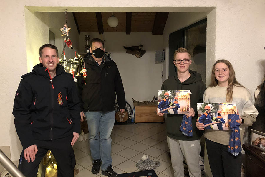 Mitglieder Jugendfeuerwehr Kurtscheid erhielten kleine Geschenke