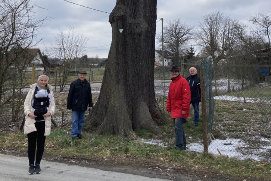 Liberale vom Amtsverband Asbach (von links:) Johann Walgenbach, Alfons Ewens, Bruno Schäfer und Sabine Henning schauten beim Habitat Baum vorbei. Foto: M. Kâufer